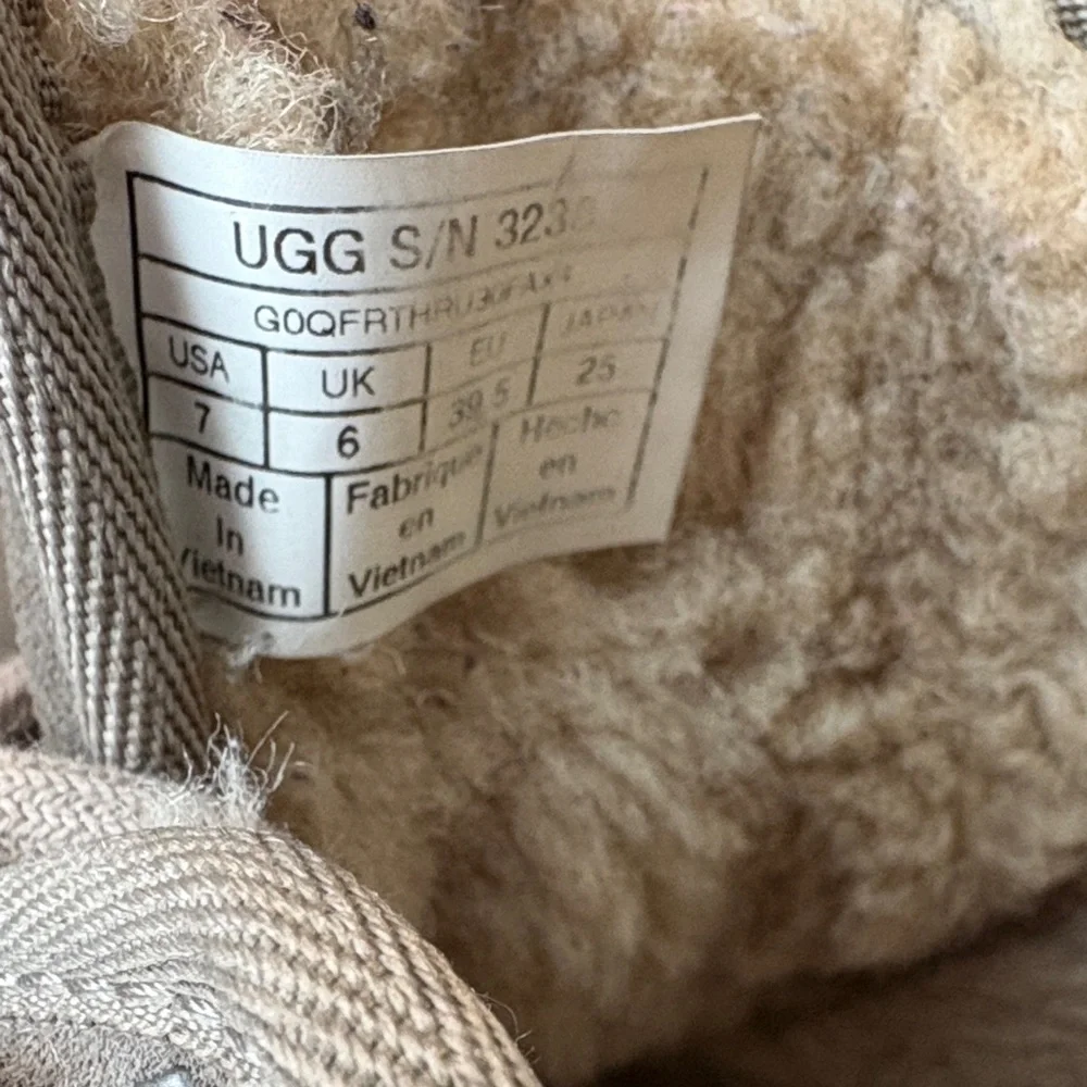 EUC Men’s Ugg Neumel Boots Taupe Suede Size 7